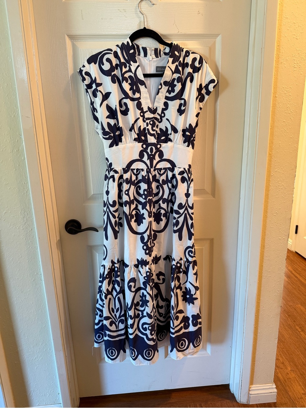 Classy!! Donna Ricco White Midi Dress with Navy Scroll Print beautiful fabric